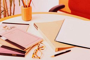 【初心者必見】デコペンの魅力と使い方|高級感を簡単に演出するテクニック